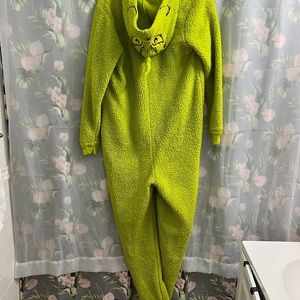 Green fuzzy warm grinch onesie like new